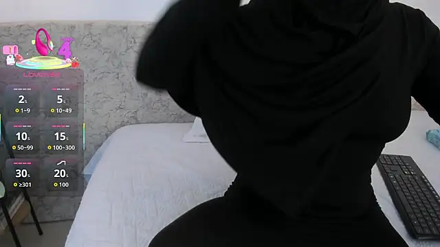 Snapshot of _Malak chatting on 04-13-26, 06:57 Malak online show from 04-13-26, 06:57