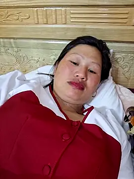 Snapshot of diamond-- chatting on 02-08-26, 01:36 diamond-- online show from 02-08-26, 01:36