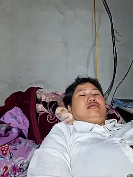 Snapshot of diamond-- chatting on 04-14-26, 10:27 diamond-- online show from 04-14-26, 10:27