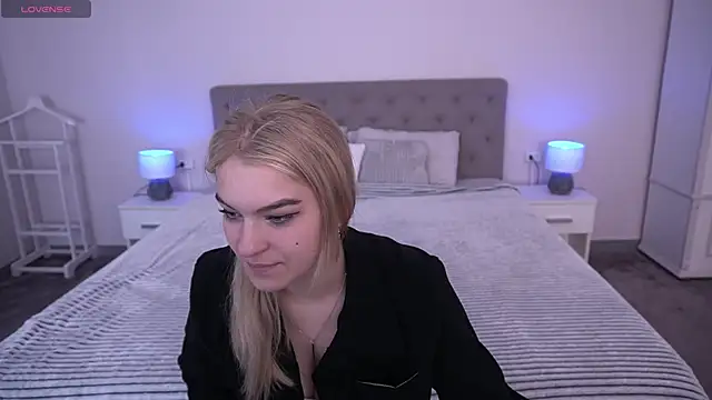 Snapshot of AlinaLiii chatting on 06-01-26, 05:31 AlinaLiii online show from 06-01-26, 05:31