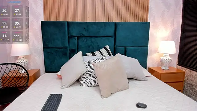 Amber kiss  online show from 12-22-25, 06:38