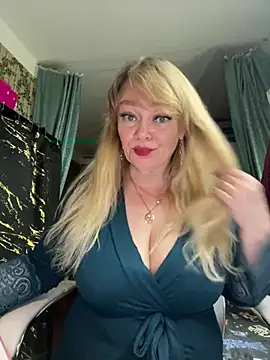 Snapshot of Sweet-blonde chatting on 06-13-26, 10:18 Sweet-blonde online show from 06-13-26, 10:18