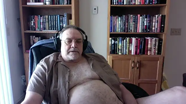 Snapshot of Vinyl22@xh chatting on 04-17-26, 05:27 Vinyl22xh online show from 04-17-26, 05:27
