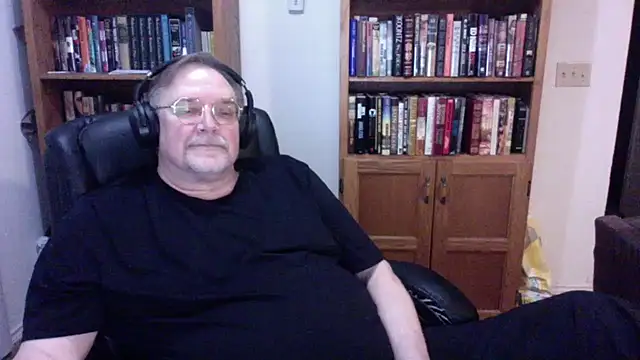 Snapshot of Vinyl22@xh chatting on 04-19-26, 05:29 Vinyl22xh online show from 04-19-26, 05:29