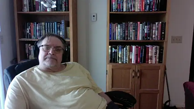 Snapshot of Vinyl22@xh chatting on 04-30-26, 06:58 Vinyl22xh online show from 04-30-26, 06:58