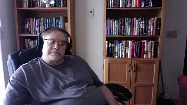 Snapshot of Vinyl22@xh chatting on 04-30-26, 09:52 Vinyl22xh online show from 04-30-26, 09:52