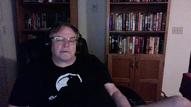 Snapshot of Vinyl22@xh chatting on 05-08-26, 01:33 Vinyl22xh online show from 05-08-26, 01:33