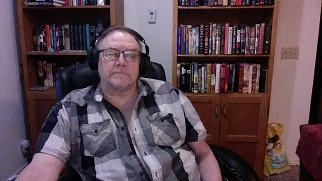 Snapshot of Vinyl22@xh chatting on 05-11-26, 01:11 Vinyl22xh online show from 05-11-26, 01:11