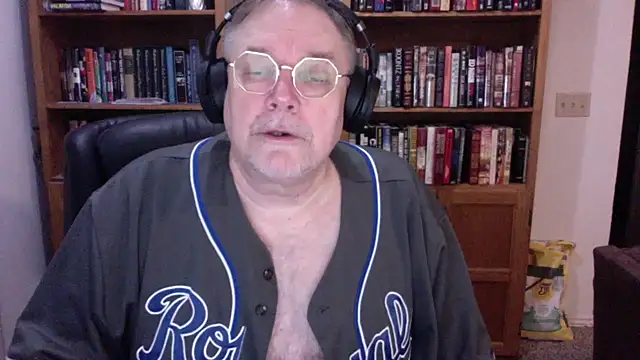 Snapshot of Vinyl22@xh chatting on 05-17-26, 03:15 Vinyl22xh online show from 05-17-26, 03:15