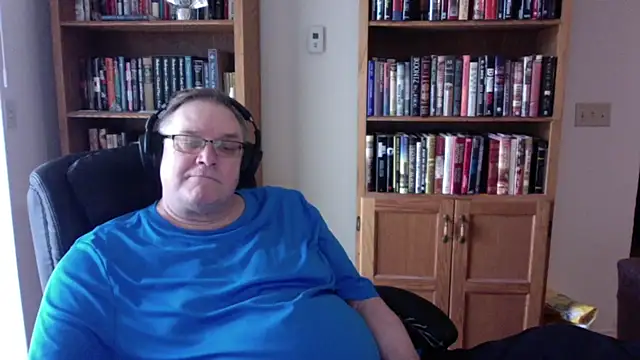 Snapshot of Vinyl22@xh chatting on 05-20-26, 08:04 Vinyl22xh online show from 05-20-26, 08:04