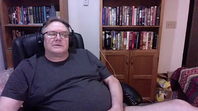 Snapshot of Vinyl22@xh chatting on 05-25-26, 03:56 Vinyl22xh online show from 05-25-26, 03:56
