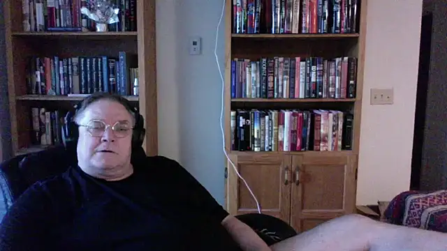 Snapshot of Vinyl22@xh chatting on 05-26-26, 12:28 Vinyl22xh online show from 05-26-26, 12:28
