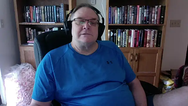 Snapshot of Vinyl22@xh chatting on 05-27-26, 07:55 Vinyl22xh online show from 05-27-26, 07:55