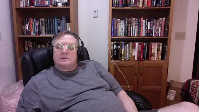 Snapshot of Vinyl22@xh chatting on 05-29-26, 02:42 Vinyl22xh online show from 05-29-26, 02:42