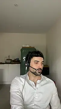 Snapshot of eauminerale chatting on 04-29-26, 11:47 eauminerale online show from 04-29-26, 11:47