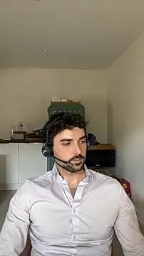 Snapshot of eauminerale chatting on 04-30-26, 11:38 eauminerale online show from 04-30-26, 11:38