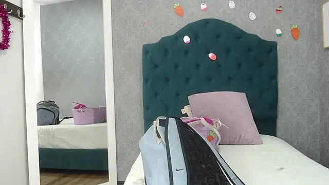 Snapshot of Vic_Taylor chatting on 04-06-26, 11:33 Vic Taylor online show from 04-06-26, 11:33