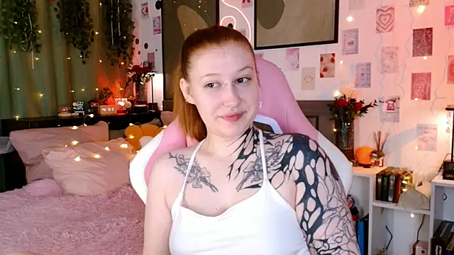 Snapshot of Ayla_Hicks chatting on 07-10-26, 03:11 Ayla Hicks online show from 07-10-26, 03:11