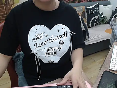 Snapshot of Lilya_39 chatting on 10-29-25, 03:20 Lilya 39 online show from 10-29-25, 03:20