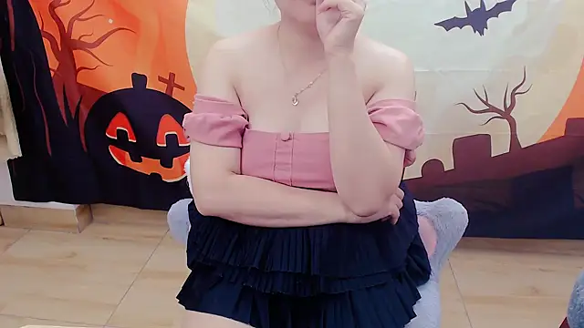 Snapshot of Lilya_39 chatting on 10-31-25, 11:55 Lilya 39 online show from 10-31-25, 11:55