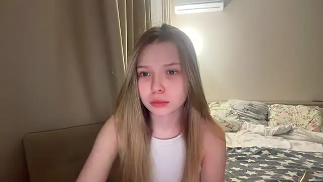 Snapshot of CandysRose chatting on 04-26-26, 06:49 CandysRose online show from 04-26-26, 06:49
