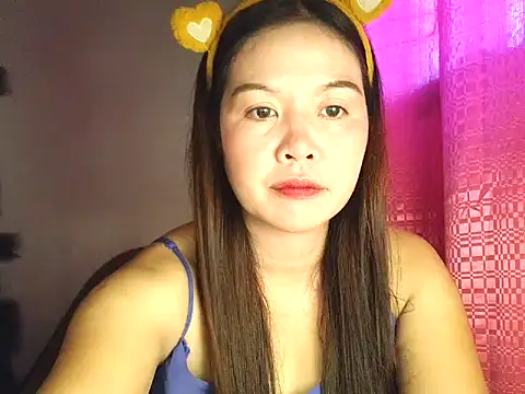 Snapshot of dolly_jane34 chatting on 04-10-26, 03:23 dolly jane34 online show from 04-10-26, 03:23