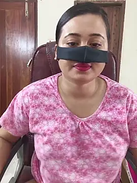 Love Queen11 online show from 04-18-26, 06:39