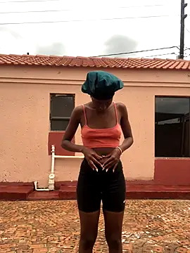 Caramel102004 online show from 12-19-25, 08:43