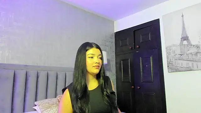 Snapshot of EmmaBlossom chatting on 06-22-26, 12:35 EmmaBlossom online show from 06-22-26, 12:35