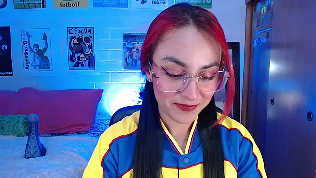 Snapshot of Amy66 chatting on 07-04-26, 01:01 Amy66 online show from 07-04-26, 01:01