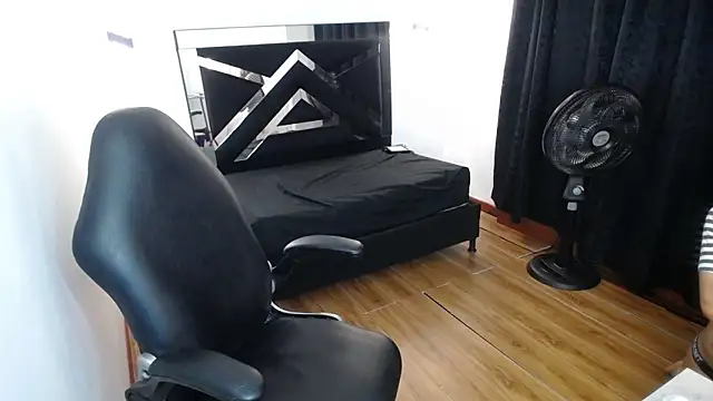 MarianaRojas  online show from 01-15-26, 03:00