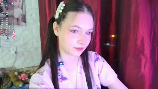 Snapshot of LolaVibe chatting on 11-13-25, 07:02 LolaVibe online show from 11-13-25, 07:02