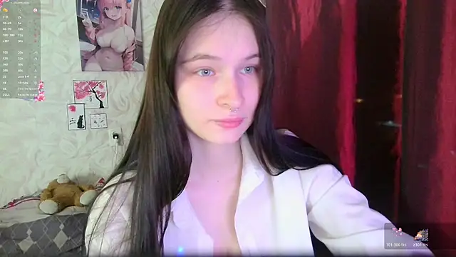 Snapshot of LolaVibe chatting on 11-17-25, 07:30 LolaVibe online show from 11-17-25, 07:30