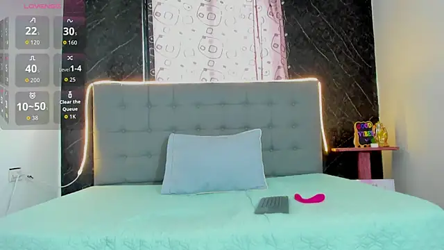 Snapshot of CharlotteAndSimon chatting on 03-03-26, 03:40 CharlotteAndSimon online show from 03-03-26, 03:40