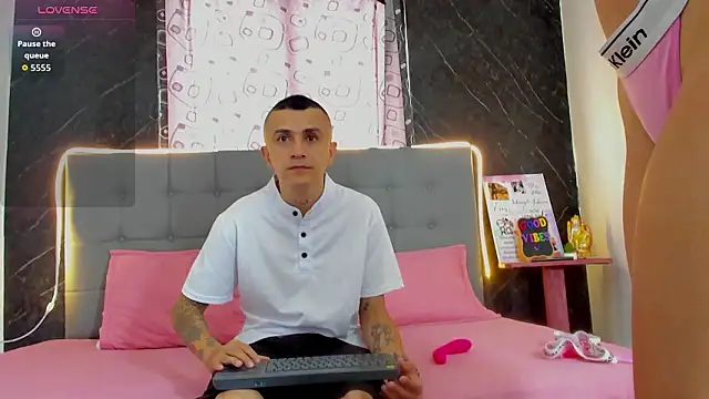 Snapshot of CharlotteAndSimon chatting on 03-05-26, 03:19 CharlotteAndSimon online show from 03-05-26, 03:19