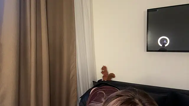 Snapshot of Ur_neighbor_Kira chatting on 03-28-26, 01:22 Ur neighbor Kira online show from 03-28-26, 01:22