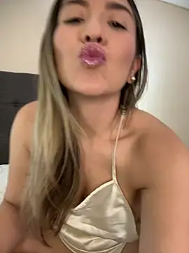 Snapshot of Mariana_gom chatting on 07-08-26, 02:21 Mariana gom online show from 07-08-26, 02:21