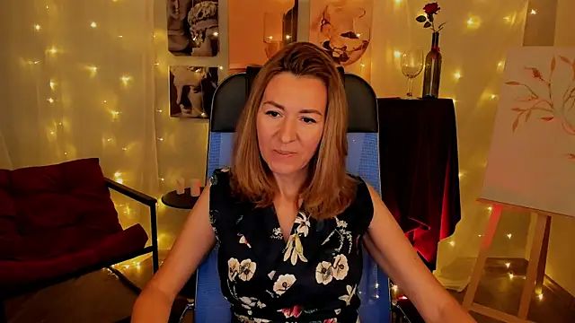 Snapshot of DonnaSmitth chatting on 10-25-25, 07:05 DonnaSmitth online show from 10-25-25, 07:05