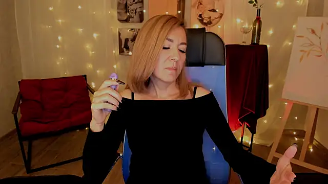 Snapshot of DonnaSmitth chatting on 11-02-25, 09:55 DonnaSmitth online show from 11-02-25, 09:55