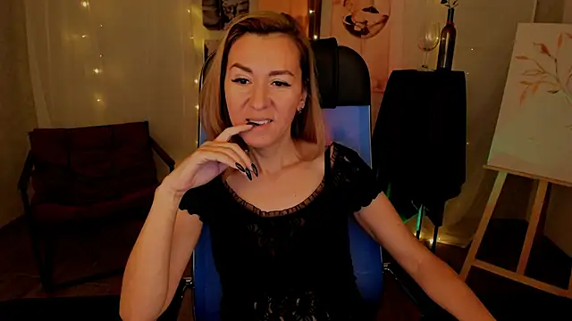 Snapshot of DonnaSmitth chatting on 11-03-25, 09:32 DonnaSmitth online show from 11-03-25, 09:32