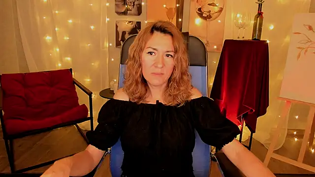 Snapshot of DonnaSmitth chatting on 11-25-25, 11:54 DonnaSmitth online show from 11-25-25, 11:54