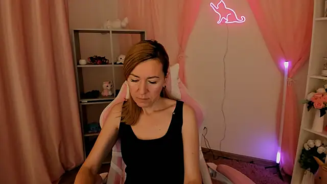 Snapshot of DonnaSmitth chatting on 12-02-25, 11:48 DonnaSmitth online show from 12-02-25, 11:48