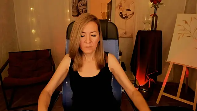 Snapshot of DonnaSmitth chatting on 12-15-25, 02:10 DonnaSmitth online show from 12-15-25, 02:10