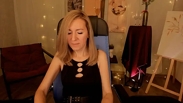 Snapshot of DonnaSmitth chatting on 12-19-25, 03:52 DonnaSmitth online show from 12-19-25, 03:52