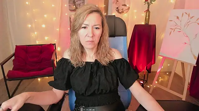 Snapshot of DonnaSmitth chatting on 02-23-26, 06:49 DonnaSmitth online show from 02-23-26, 06:49