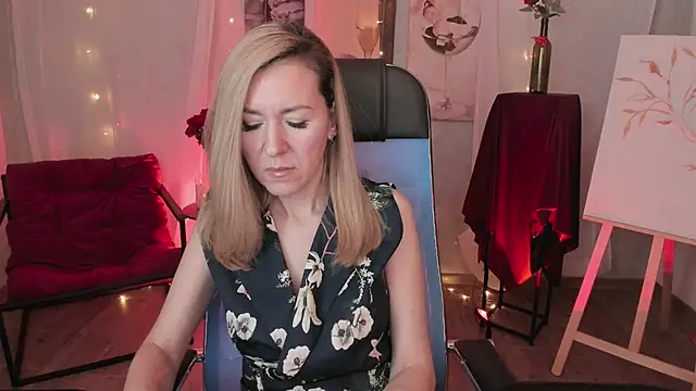 Snapshot of DonnaSmitth chatting on 03-18-26, 06:33 DonnaSmitth online show from 03-18-26, 06:33