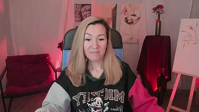 Snapshot of DonnaSmitth chatting on 03-19-26, 06:45 DonnaSmitth online show from 03-19-26, 06:45