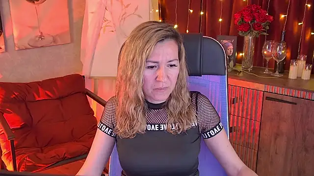 Snapshot of DonnaSmitth chatting on 04-08-26, 06:30 DonnaSmitth online show from 04-08-26, 06:30