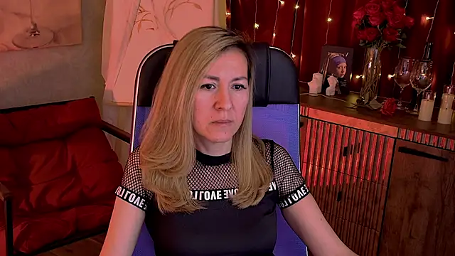 Snapshot of DonnaSmitth chatting on 04-15-26, 07:10 DonnaSmitth online show from 04-15-26, 07:10