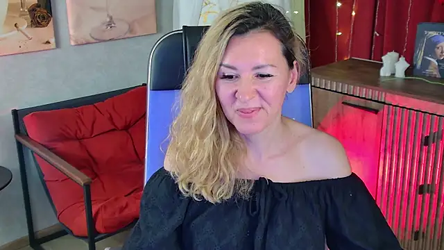 DonnaSmitth online show from 05-19-26, 01:56